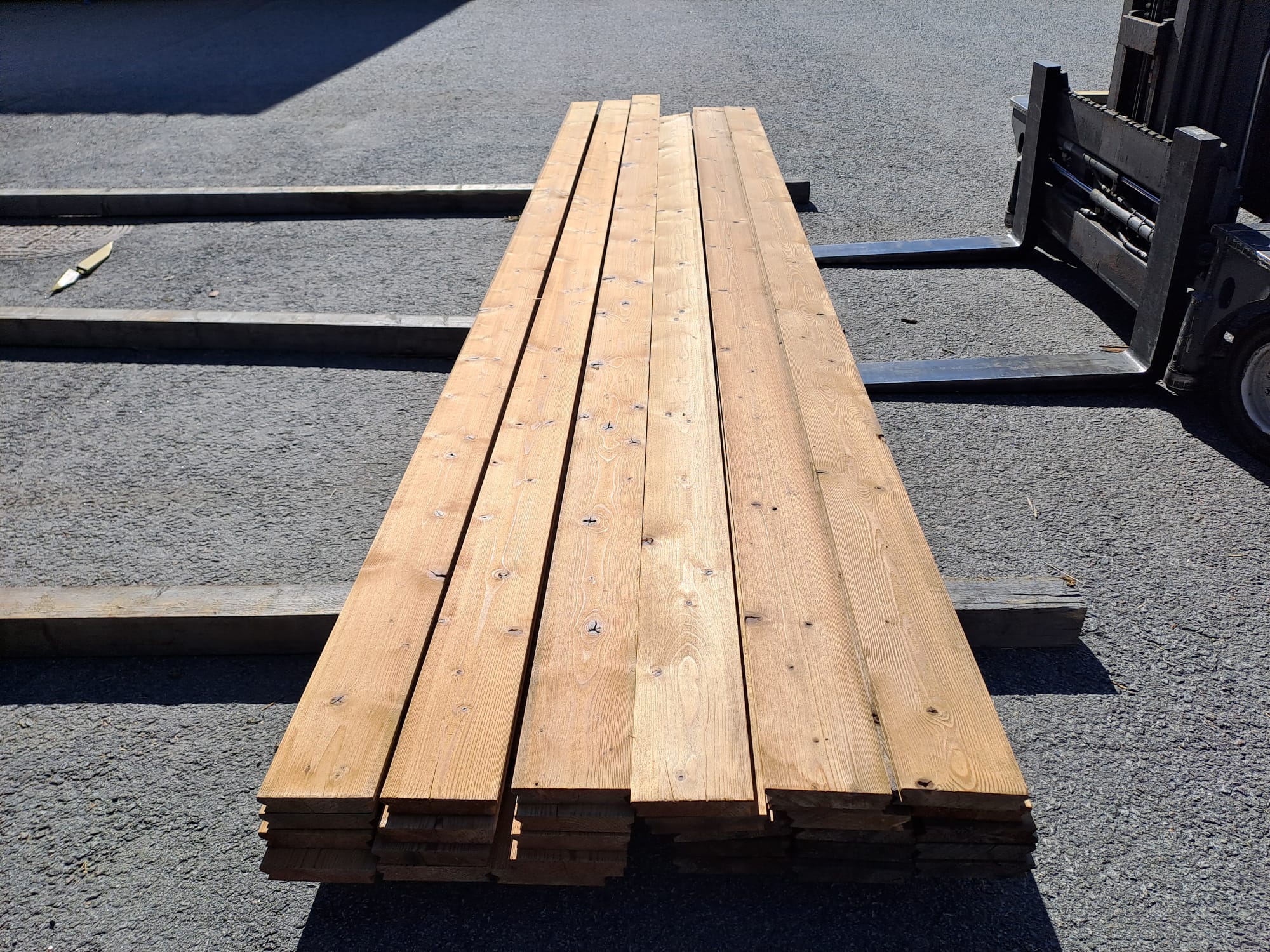 2-laatuinen erän loppu Lämpökäsitelty kuusi 32X166 mm terassilauta Profix3 harjattu - Image 2